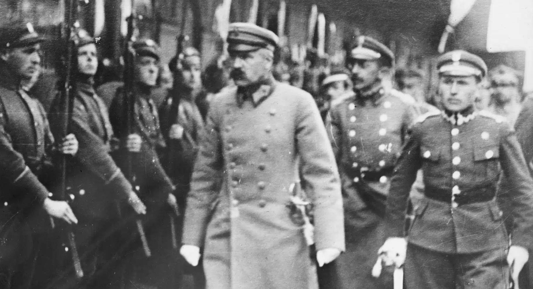 斯大林组建反德同盟,波兰充当搅屎棍,希特勒头号智囊轻松化解_特洛甫