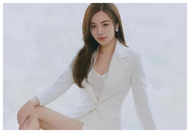 知名女星王晓晨, 曾深夜发文疑似想要离开 ,评论区一下子沦陷!