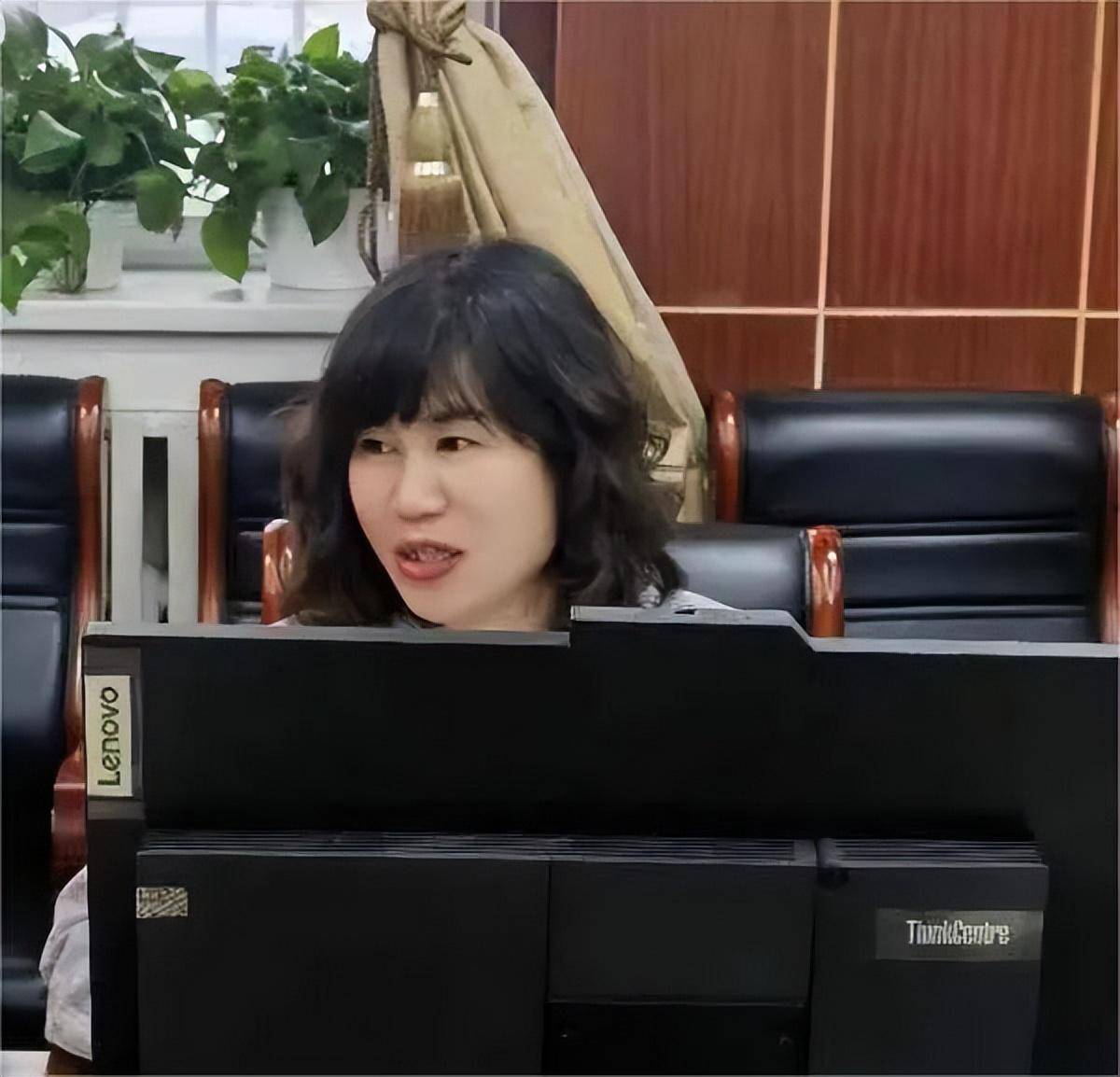 英语学科万吉华老师数学学科张宁老师语文学科张冬梅老师01【任课教师