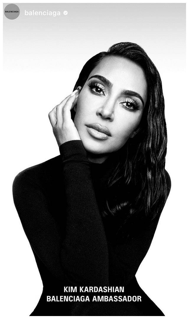 金·卡戴珊代言再引争议,腰臀比1:2炫耀129个包!