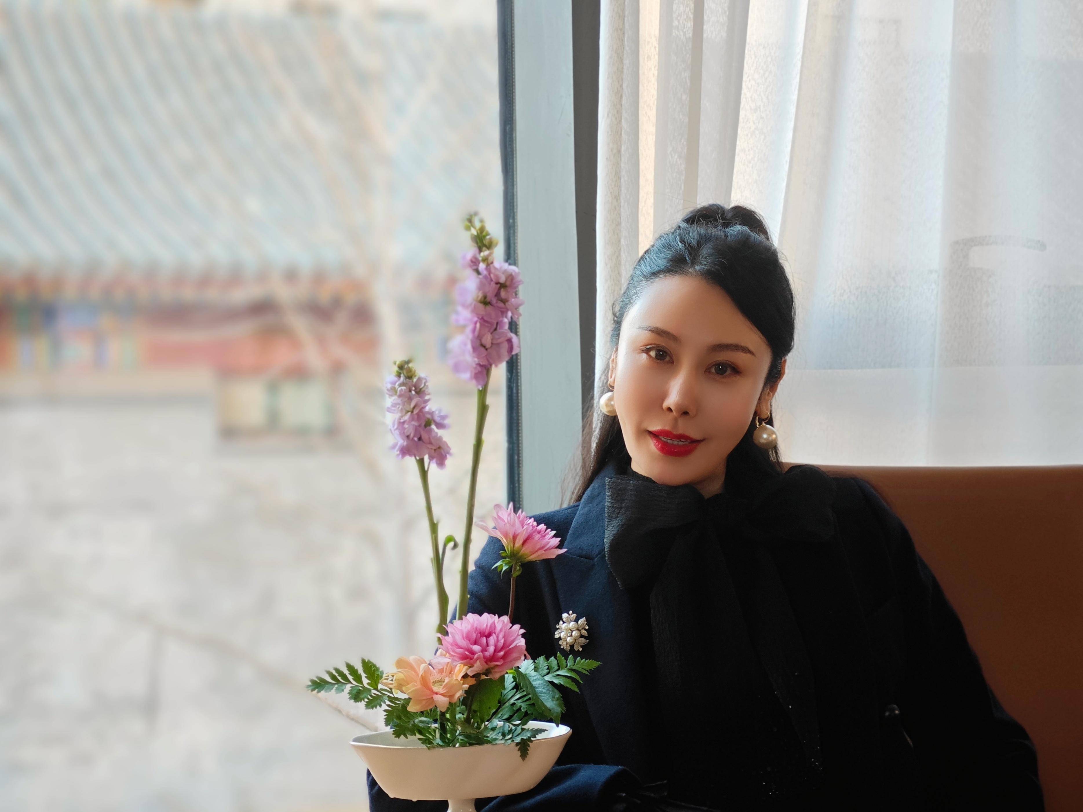 王彦华获第八届华美风尚盛典年度风尚女演员大奖