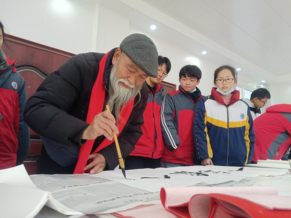 书艺进校翰墨香——记团风县书画协会书画进实验中学活动_书法_中学