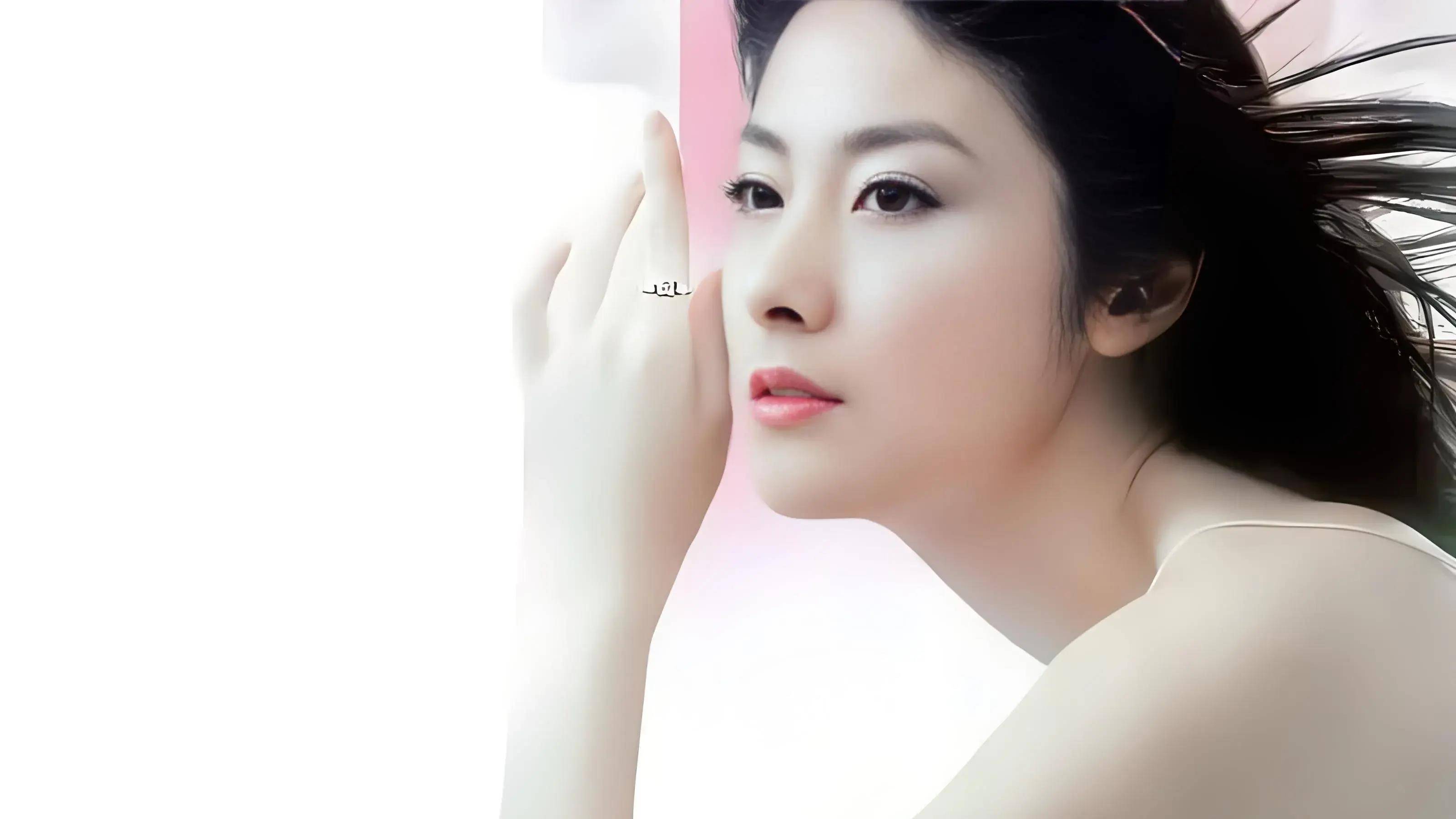 2012年,她怀孕了,这对于陈慧琳和她的丈夫来说都是一个喜讯.