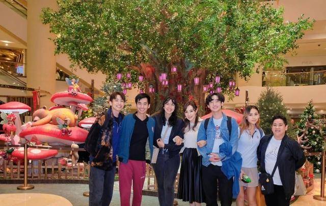 首次见混血儿媳,对方许诺生娃后回亚洲定居_罗琳_家庭_洛琳