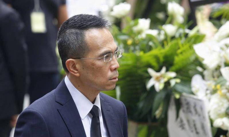 却让首富之子钟情30多年,现已是女富豪_李泽钜_王富信_李嘉诚