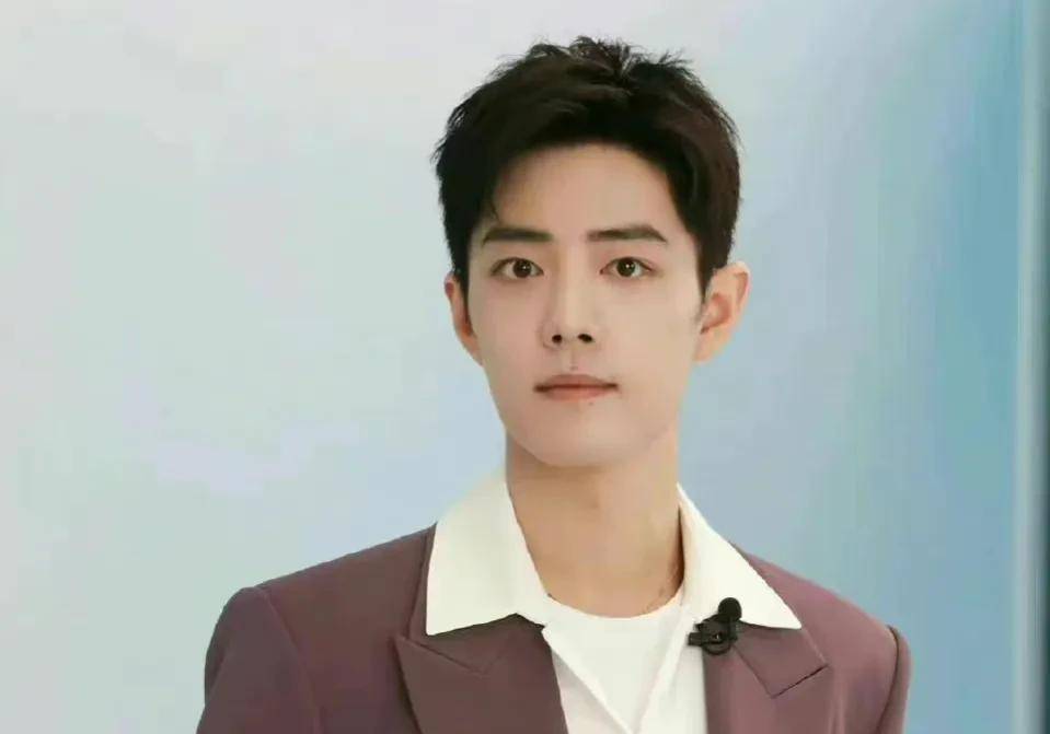 《时尚杂志》编辑透露肖战近况,轻松拿下难驾驭的颜色,瘦了许多_成就