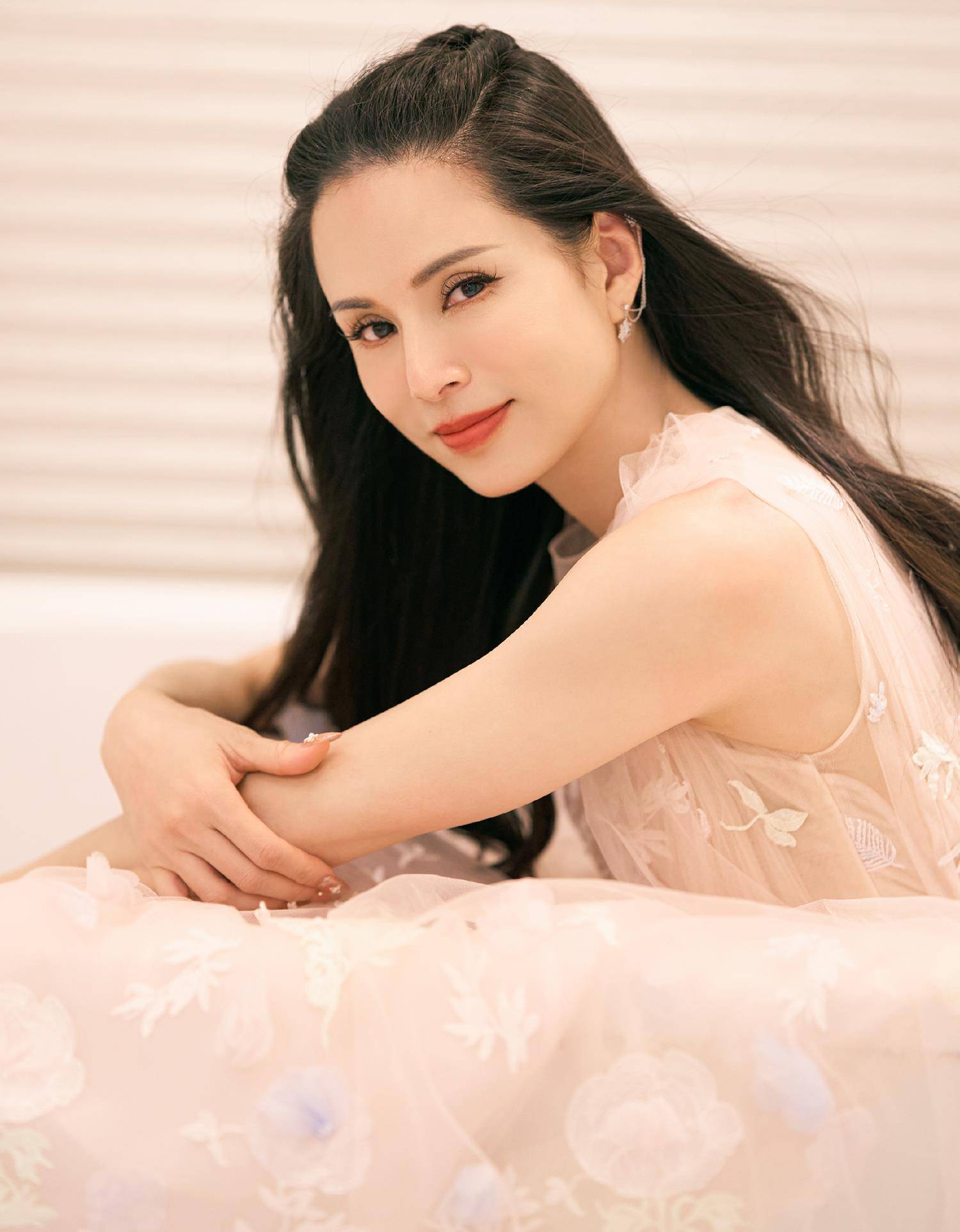 李若彤就是盛世美颜.