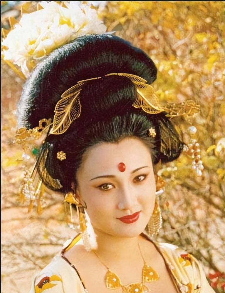 为什么安禄山叛乱时,众将士都要求唐玄宗杀死杨贵妃?_皇帝_政治_盛世