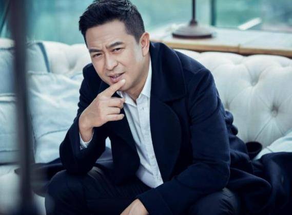 张嘉译居然被说是凤凰男,难道没看过大叔那六亲不认的步伐吗_什么