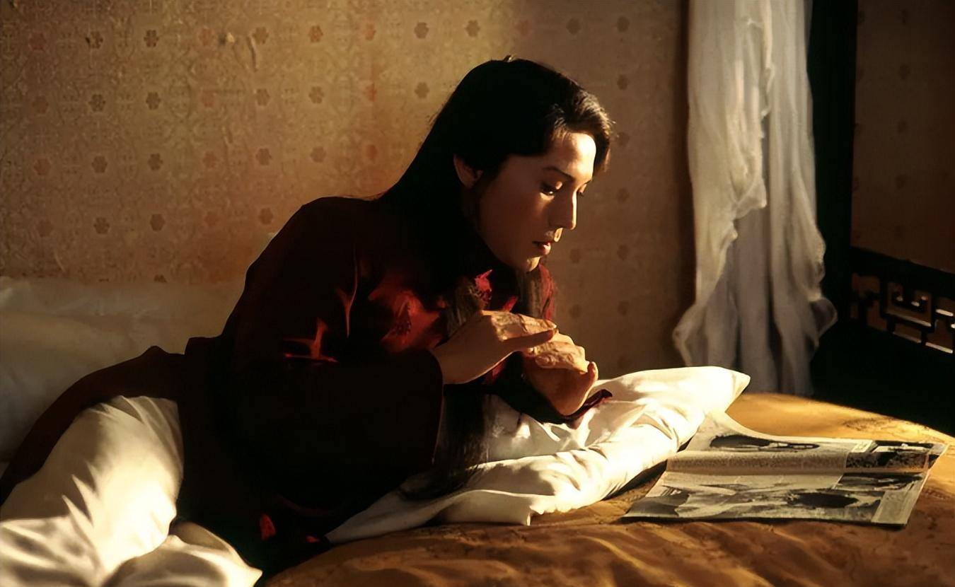 巨星尊龙:来时无父无母,走时干干净净,颜值与演技可吊打小鲜肉_养母