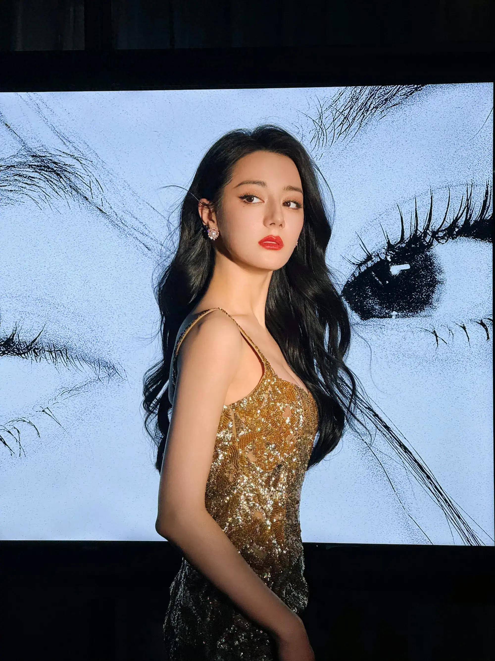 迪丽热巴高定首穿,2024春夏高定 , 内娱首穿!_时尚_内地_影响力