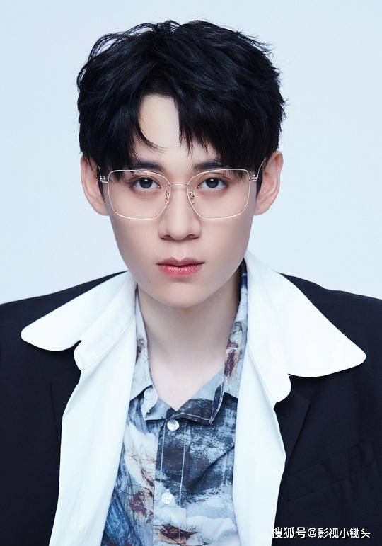 剧里主角改了名字林秋石利用谐音改成了凌久时阮南烛在游戏中使用的化