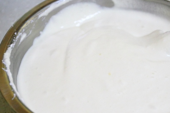 手把手教你做一款奶油蛋糕卷,学会后春节做来招待客人