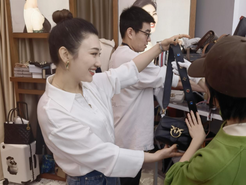 进入妃鱼直播间,感受二手奢侈品的购物新体验_市场_消费品_互动性