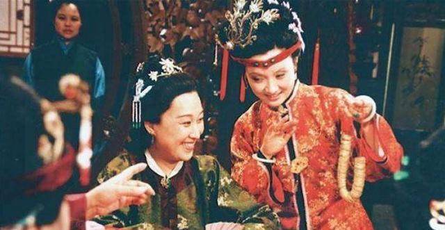 薛姨妈住在贾府不走,贾政可以和王夫人明说,他为什么不发话呢?
