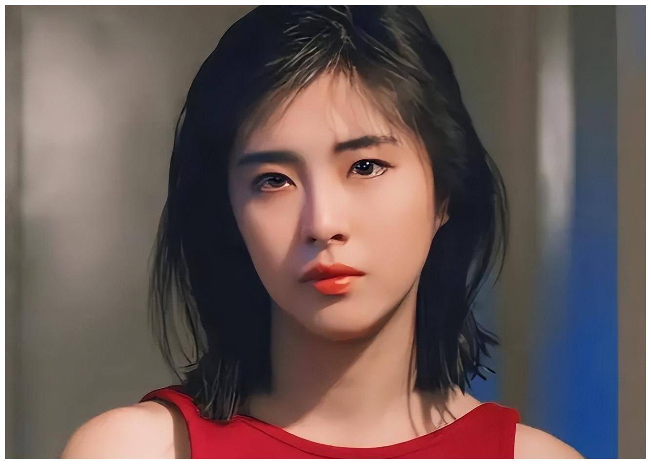 57岁王祖贤晒长发素颜照为自己庆生,网友:美人迟暮却依旧很女神_演艺