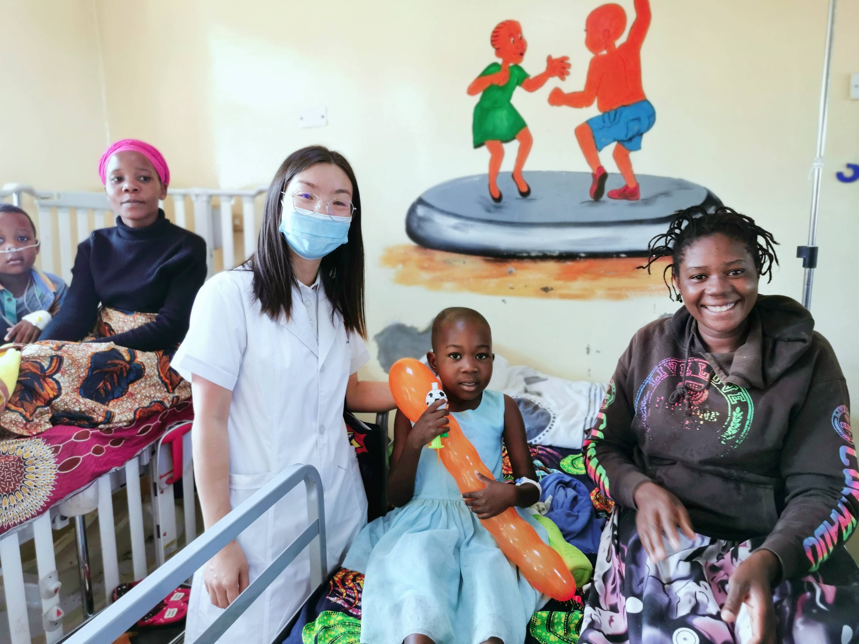 援非医疗队翻译曾秋:秉承初心,勇担使命的全能手_工作_中国医疗队