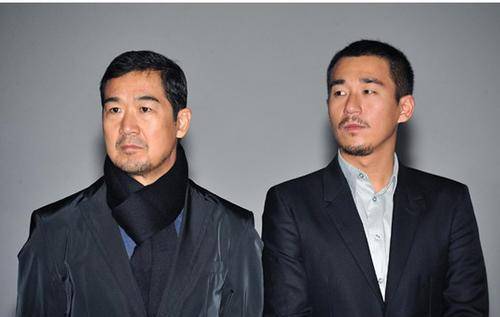 张默小时候,张国立就因为和邓婕生情,分手了他们母子.