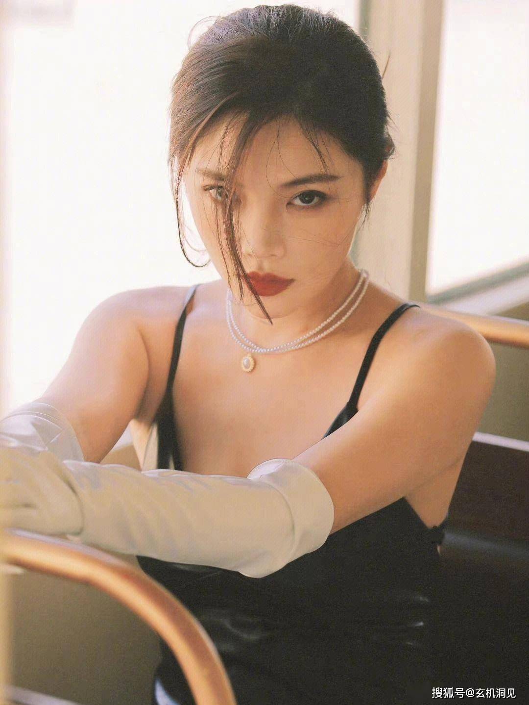 不愧是椰树女神"徐冬冬,33岁依然光彩照人!_女性_锻炼_外貌