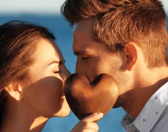 亲热时,3个部位或是禁吻区,为了双方的健康,建议不要轻易触碰_身体