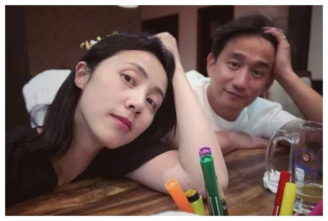 47岁孙莉晒女儿近照,多妹中分油头穿妈妈衣服,三胎儿子也露脸_黄磊