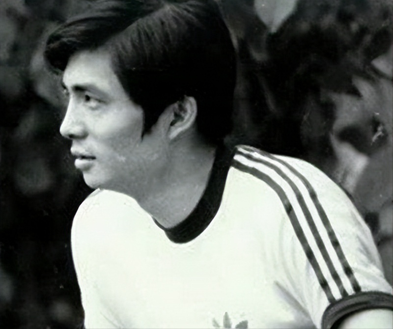 男排主帅汪嘉伟现状:51岁二婚娶将门虎女,背靠大山成能源大亨_邓星