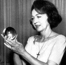 这个女子就是德国的珍妮·狄克逊,后移民美国.