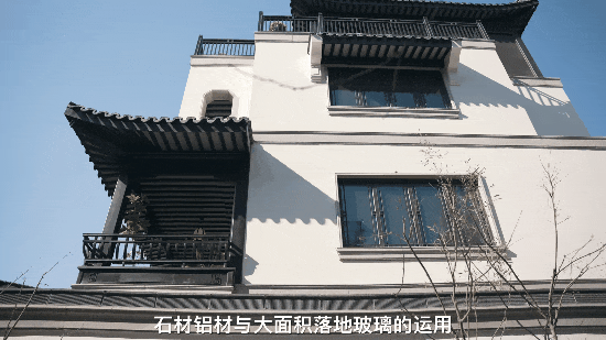 又十分契合当代人的居住需求石材,铝材与大面积落地玻璃的运用完美