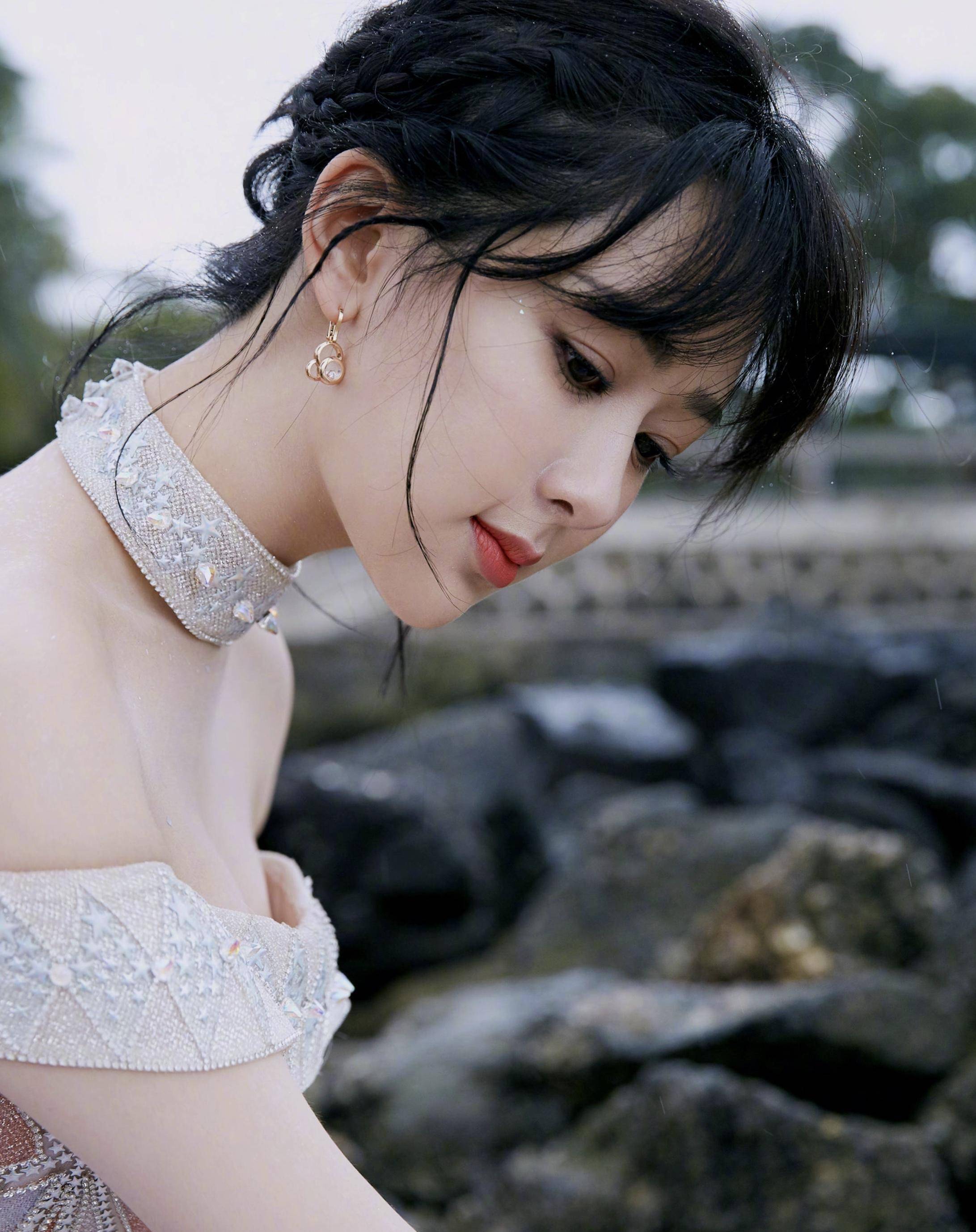 当红小花演员赵露思,杨紫,周冬雨和李沁,你更喜欢谁的演技?