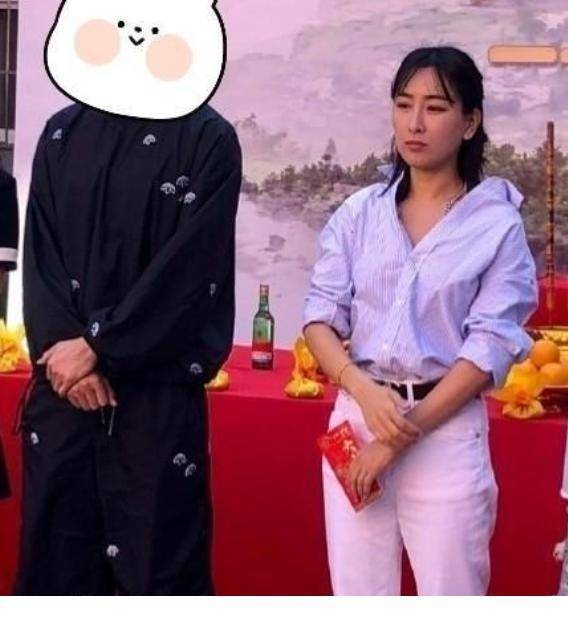 41岁马苏"真人"长啥样?离开了美颜滤镜,网友顶多算个