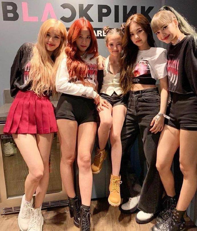 要知道这还仅是她们练习生时期的状态,再加上队内还有ella gross这样