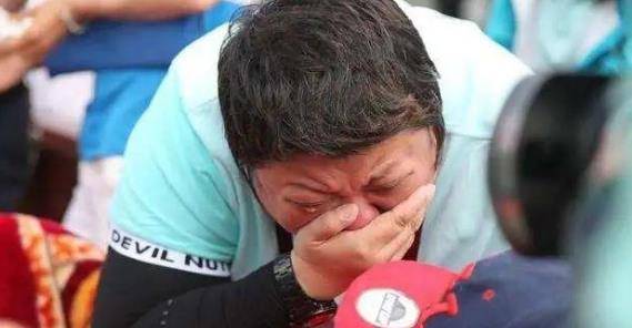 21年前缆车坠落,幸存的2岁男婴"韩厚厚"被韩红收养,现状怎样_孩子