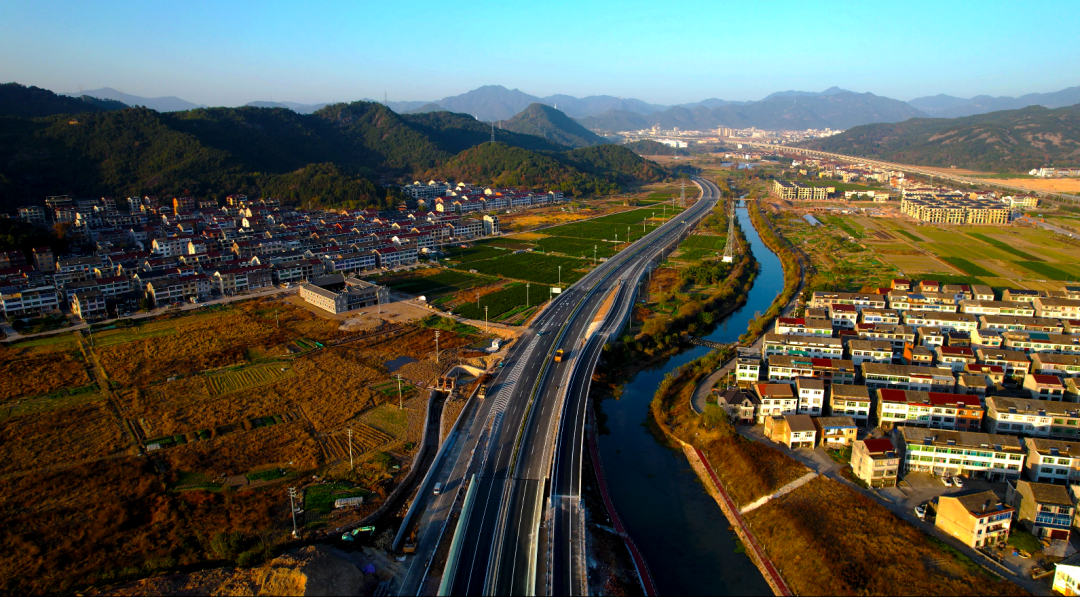 餘溫公路臨海匯溪至沿江段改建工程是臨海市首個ppp項目,總投資30.