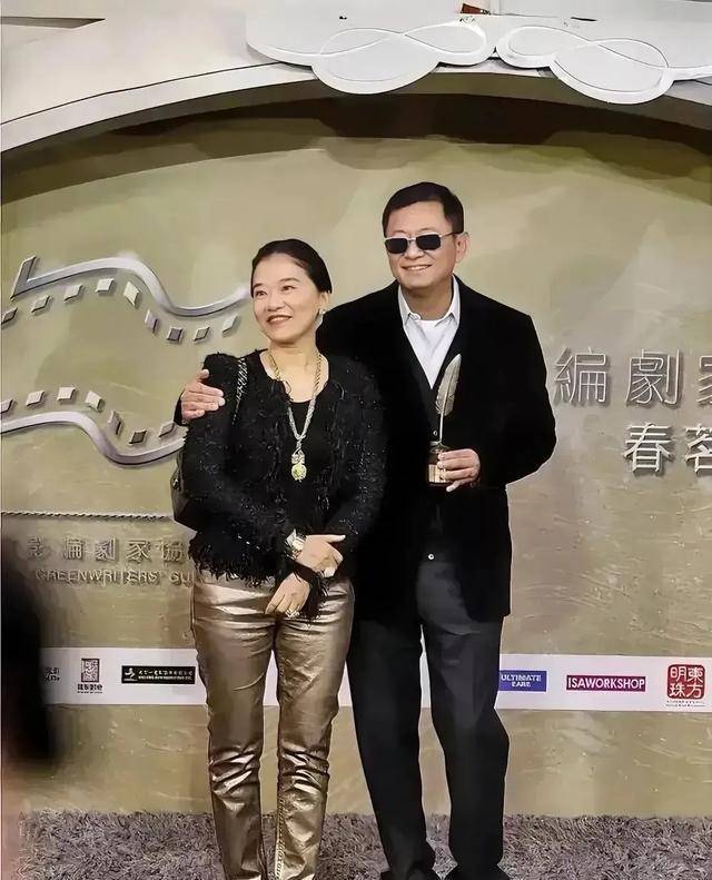 曝陈以靳比林凤娇厉害原因,会教育孩子,赢得丈夫喜爱,不卑不亢_王家卫