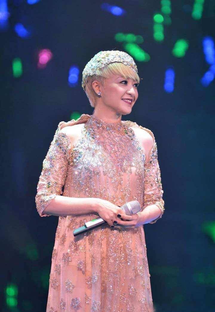 王菲进不了前五,徐小凤排第二,十大殿堂级女歌手究竟谁是第一