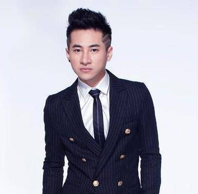 一意孤行后落魄成服务生_名字_张雨绮_劝告_明星_萨顶顶_原名