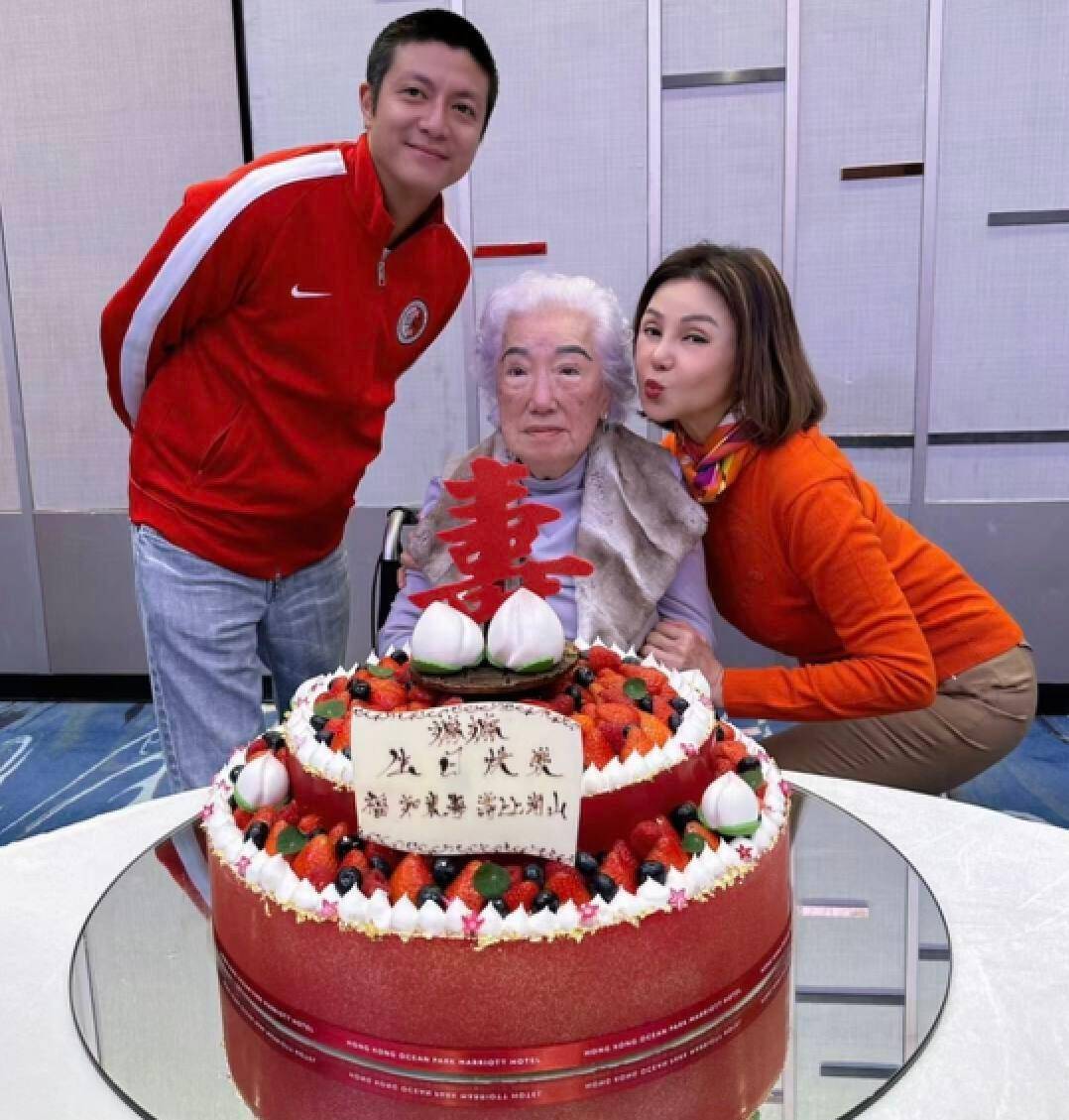 知名富豪林建岳林建名子女聚餐,谢玲玲出席,一家人好有爱