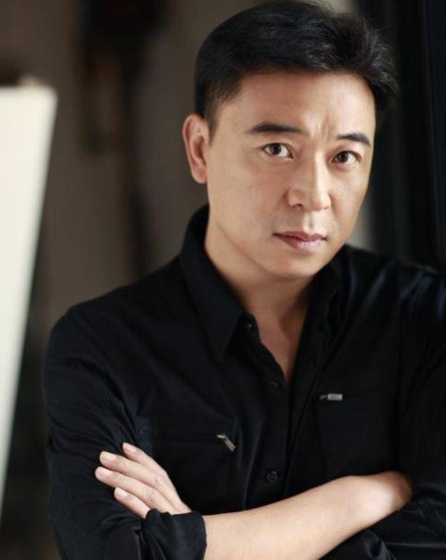 曾被称为"上戏的爹",请客赊遍一条街,为了2个儿