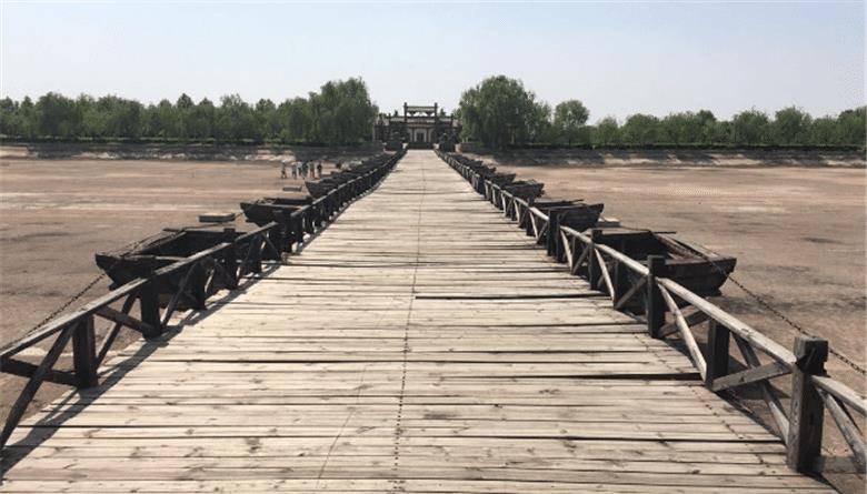 古蒲州城西門外的蒲津渡,是黃河上一重要渡口,建有蒲津浮橋,古籍