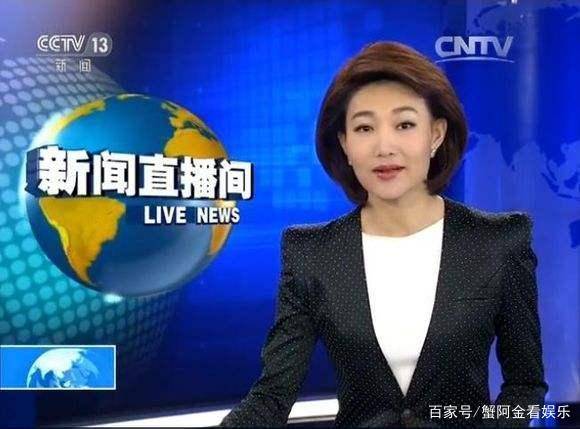 她是《新聞聯播》主持人,摘下戴了13年的假髮,減齡10!