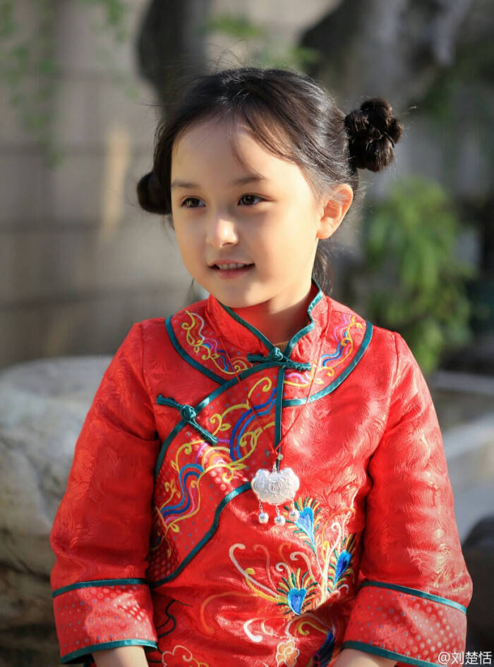 2岁童星刘楚恬出道就年入百万,面容甜美却被禁止整容,如今怎样