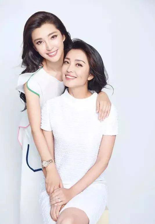 49岁李冰冰近照变化大,瘦太狠撞脸李勤勤,狂吃菜叶连盐都不沾_妹妹