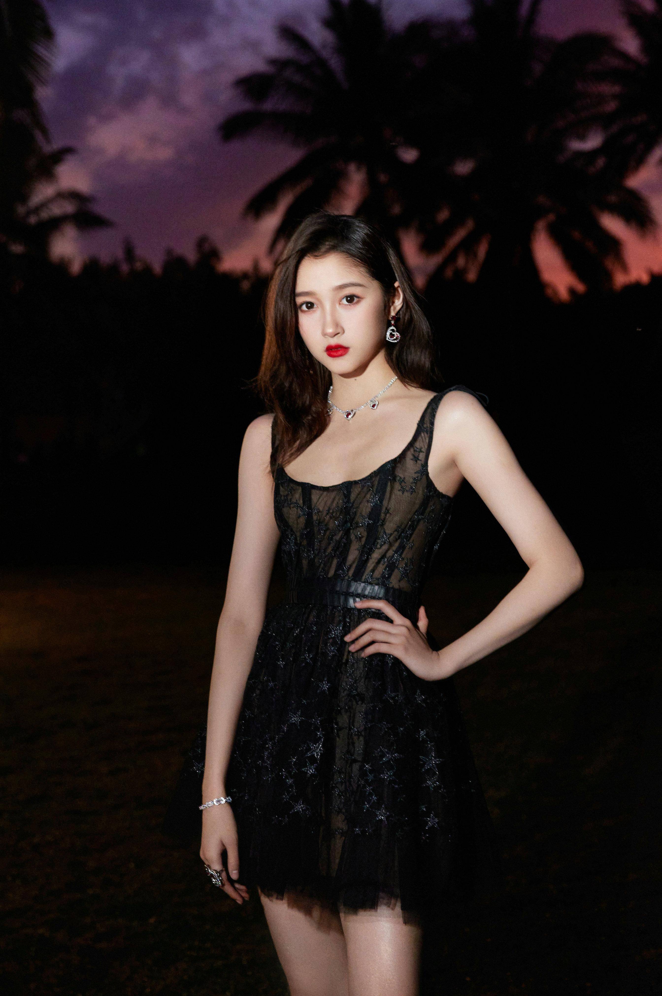 "背景成谜"关晓彤:郭德纲都得叫姑姑,如今却逐渐"腾化"_刘浩存_京圈