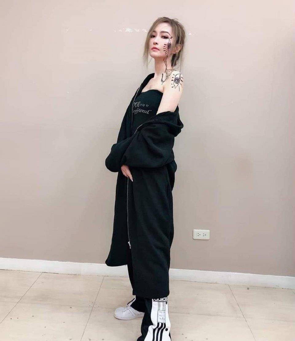 向暗恋29年的刘德华表白,对方:我来当你男主角_谢金燕_偶像_cue