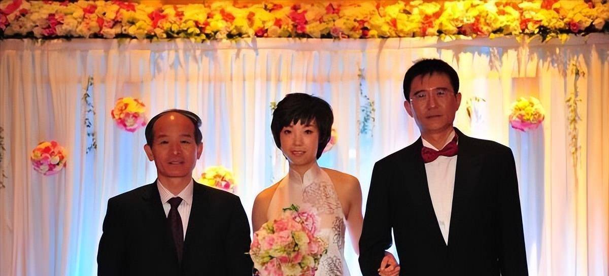 身价300亿富商徐威,宠袁立12年,为何转身迎娶奥运冠军张怡宁?