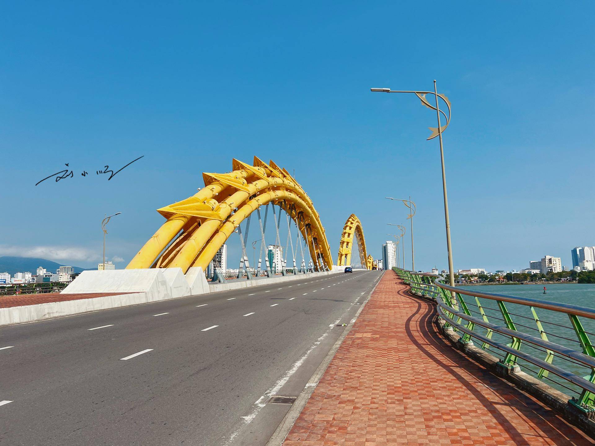 越南投资15万亿,在岘港建了这个新地标,中国游客感觉好亲切!