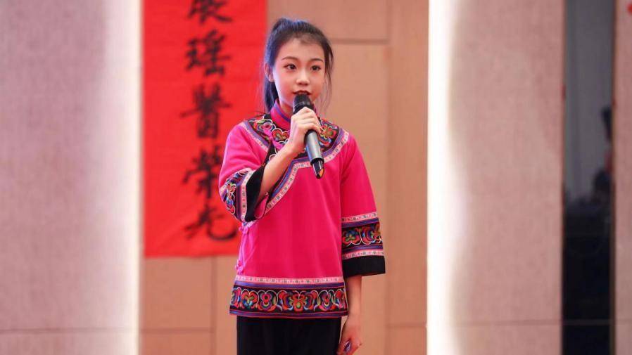 战斗英雄张茂忠在1987年的老山战斗中,带领全班激战五个昼夜,先后打退