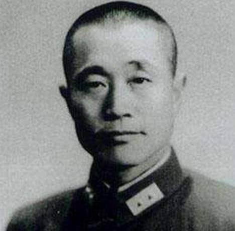 邱清泉给日军下套,故意丢失阵地,亮出杀手锏让日军尸堆如山