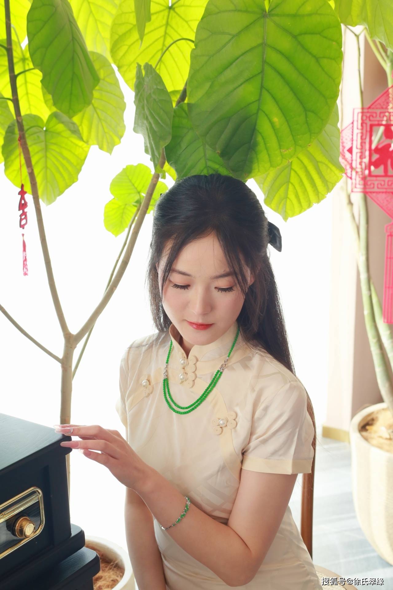 新中式与翡翠,独属于东方女性的温柔与力量_韵味_珠宝_于外