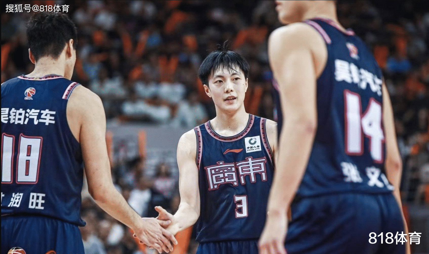 胡明轩送广东队每人一双球鞋,杜锋灵魂拷问:没教练的嘛心碎!